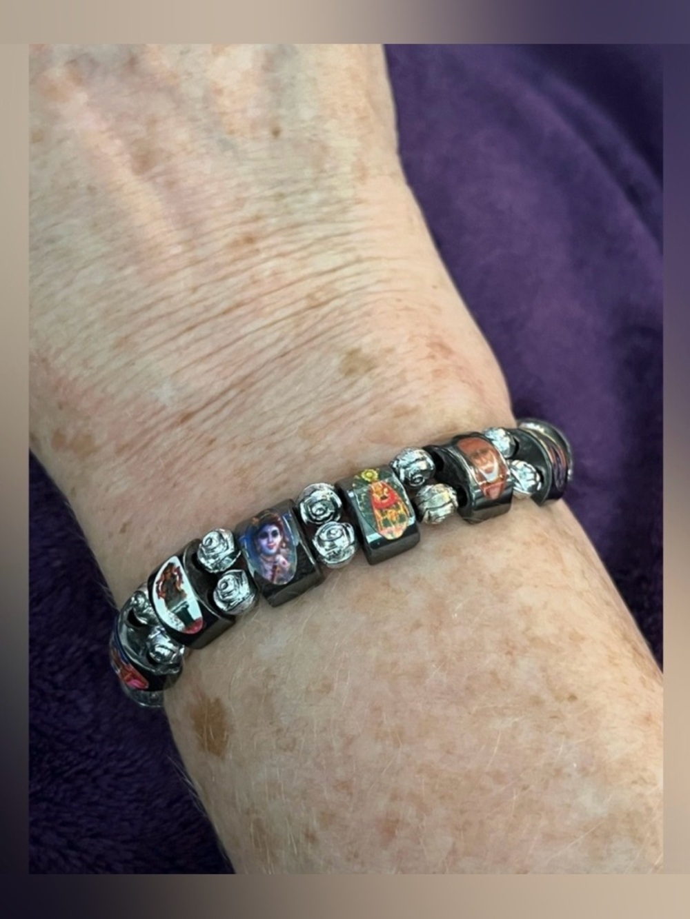 Italian Charm Link Bracelet with Multicolored Picture Charms. Stretchy. NWT.